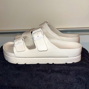 Cream 2 Buckle Platform Sandals (similar to Birkenstock!) worn once! size 7!
